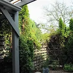 Heart Of Woodstock, 10 Min Walk To Reed, With Private Garage!
