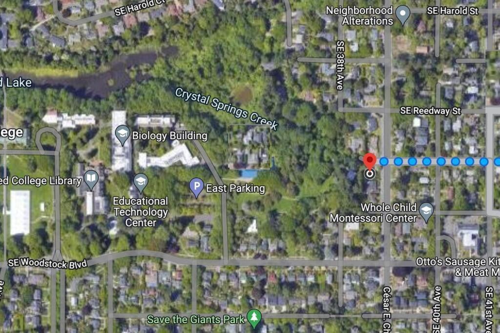 Apartment Heart Of Woodstock, 10 Min Walk To Reed, With Private Garage! Portland