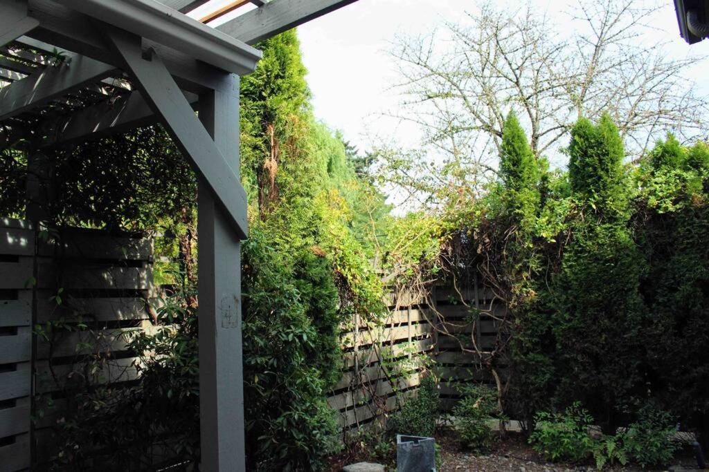 Heart Of Woodstock, 10 Min Walk To Reed, With Private Garage! * Portland