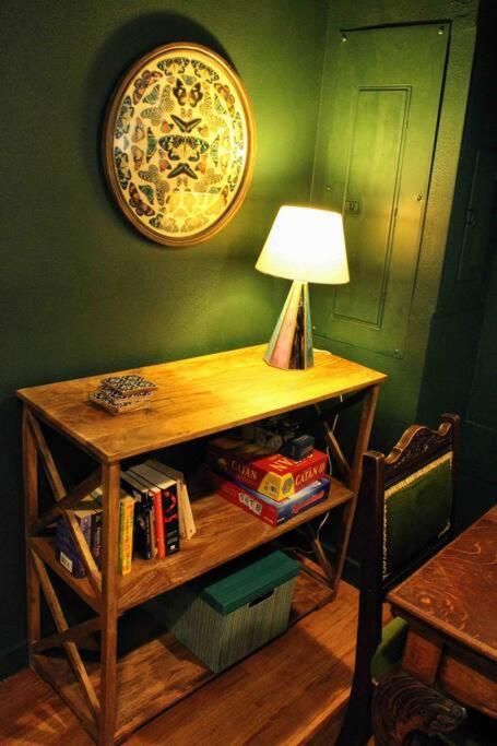 Apartment Heart Of Woodstock, 10 Min Walk To Reed, With Private Garage! *